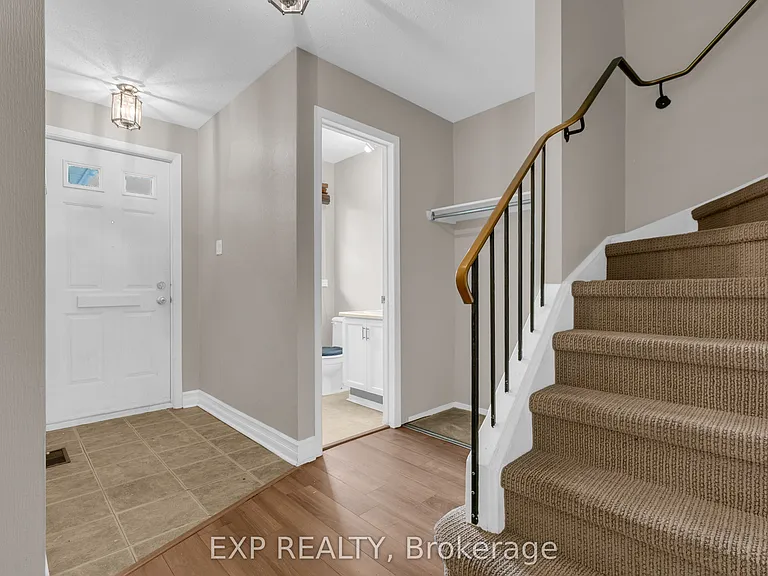 7 Sundback Ln — Photo 2