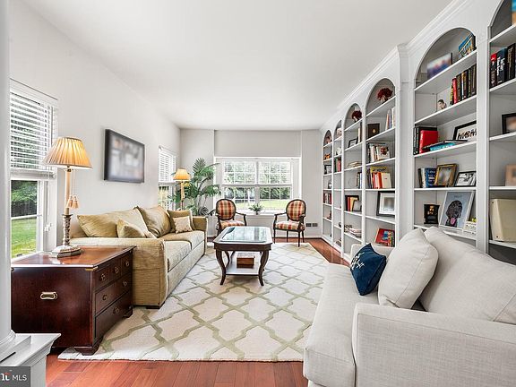 5th image of 39 Versailles Blvd