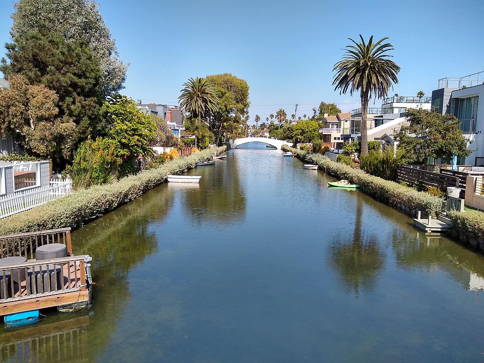 1st image of 211 Carroll Canal