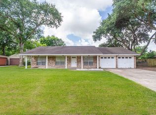 8111 Dellanera Dr, Hitchcock, TX 77563