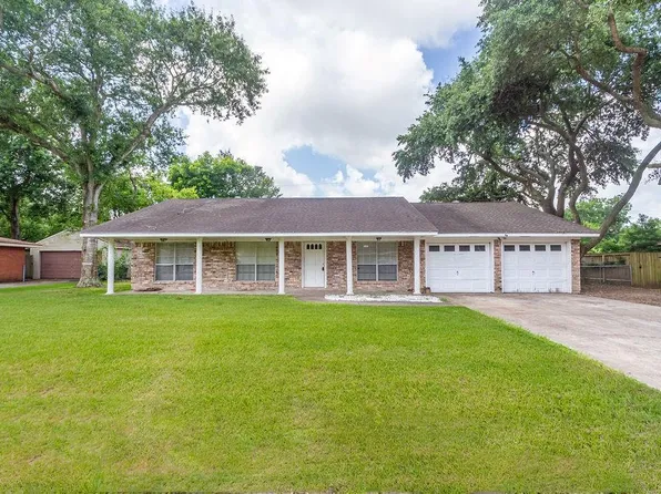 8111 Dellanera Dr, Hitchcock, TX 77563