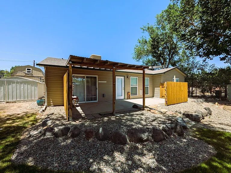 460 1/2 E Scenic Dr — Photo 24