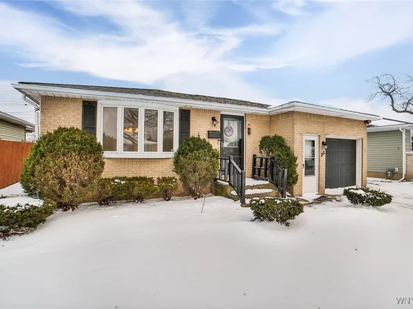 25 Karen Ln, Depew, NY 14043