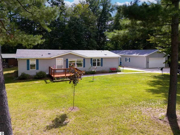 9799 Crooked Lake Rd, Lake City, MI 49651