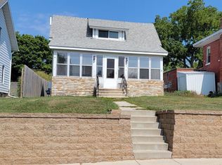 207 W Jefferson St, Spring Valley, MN 55975