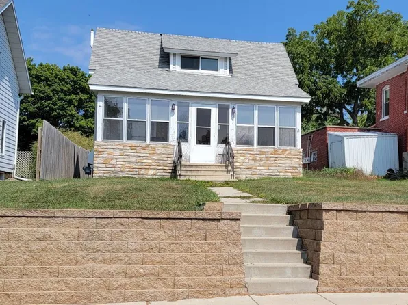 207 W Jefferson St, Spring Valley, MN 55975