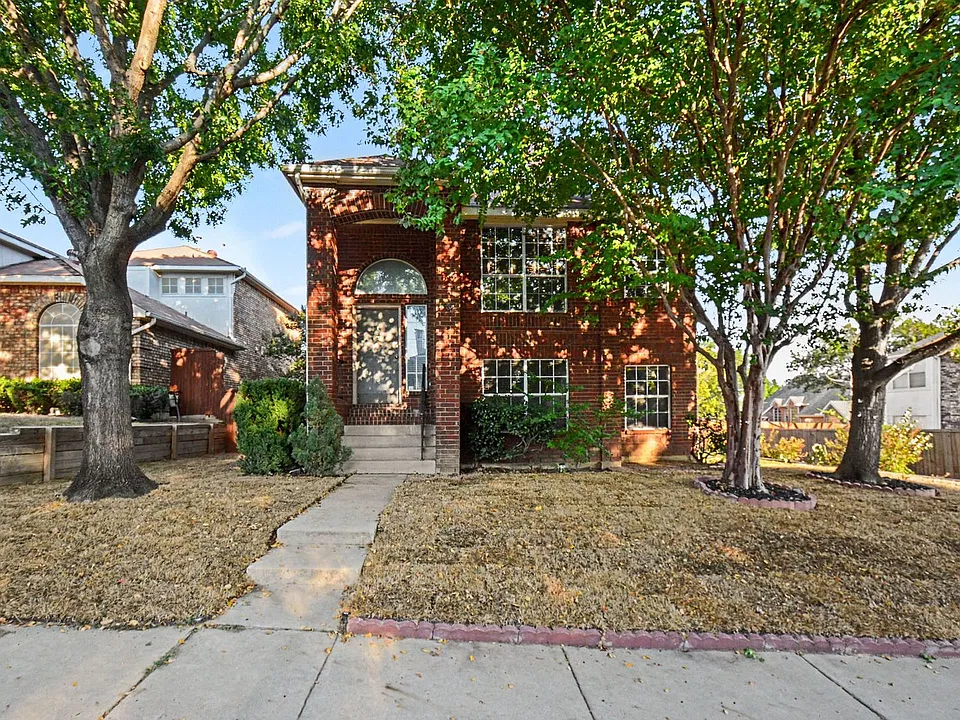 588 Lake Forest Dr