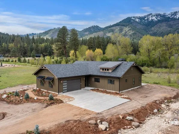 49 Singing Spgs, Garden Valley, ID 83622