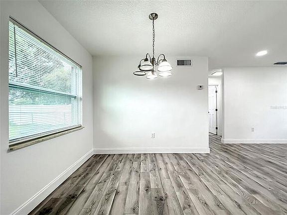 3rd image of 2836 Empire Pl