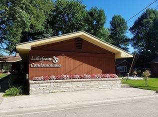 W4392 Crystal Dr UNIT 2, Cecil, WI 54111