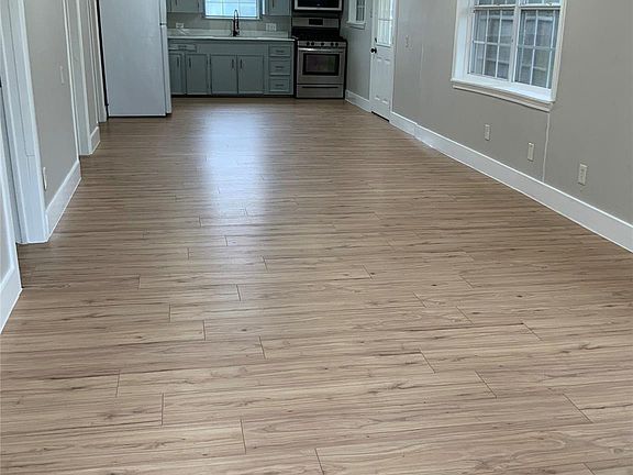 4th image of 2415 Perry St