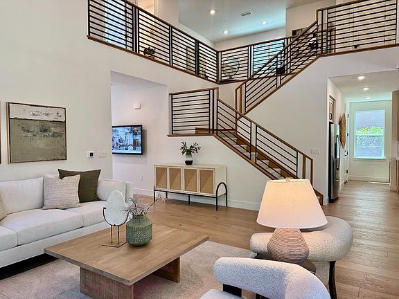 3rd image of 8464 Sun View Cir