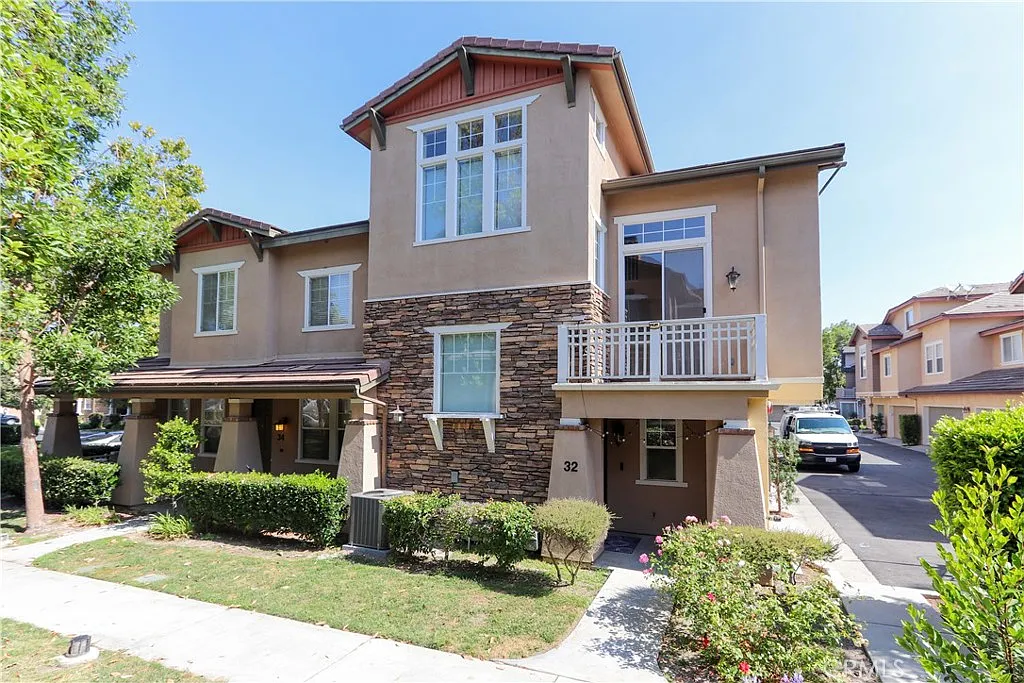 2 bed, 1388 sqft, $3,600 — Photo 1