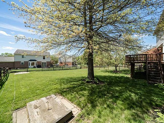 3rd image of 6219 Woodcrest Dr