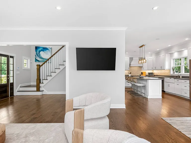 112 Montauk Hwy — Photo 7