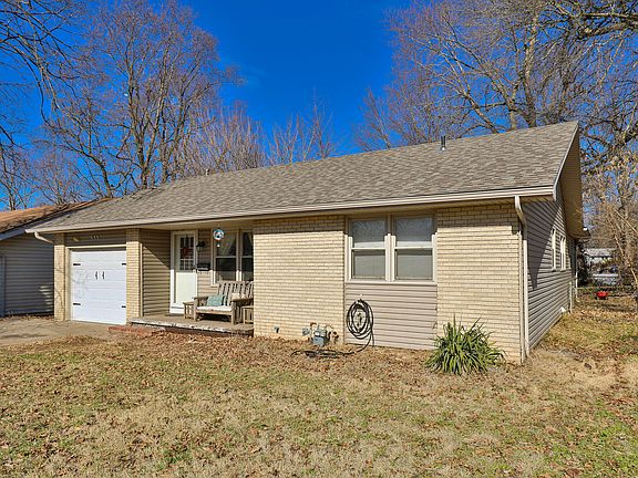3rd image of 535 E Whiteside Street