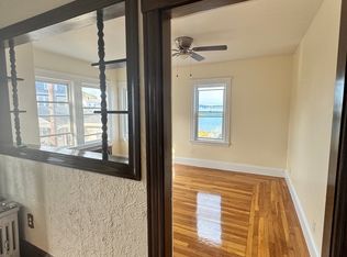 14 Messervy St APT 2, Salem, MA 01970