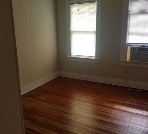 3rd image of 805 Iris St