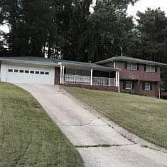 4 bed, 3.0 bath, 1429 sqft, $2,095 — Photo 2
