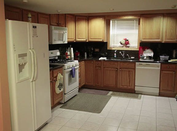 2nd image of 6218 N Richmond St #1