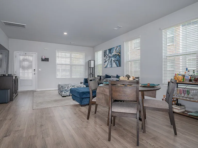 447 Augustine Dr — Photo 6
