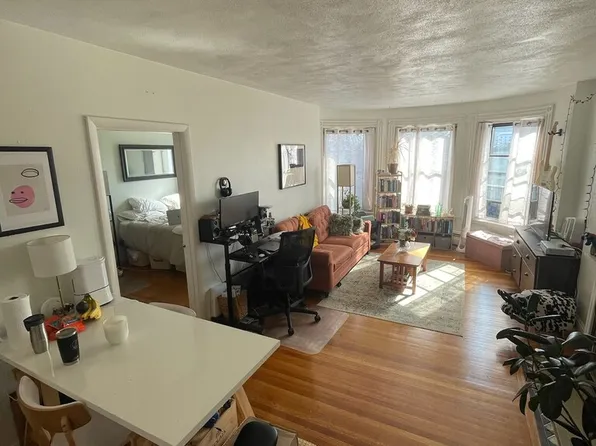 922 Beacon St, Boston, MA