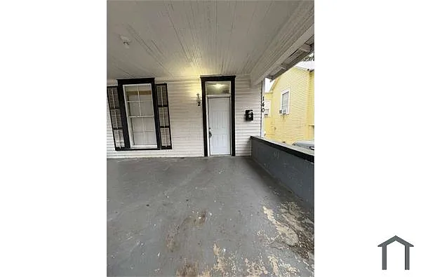 Building Photo - 140 E 5th St #2