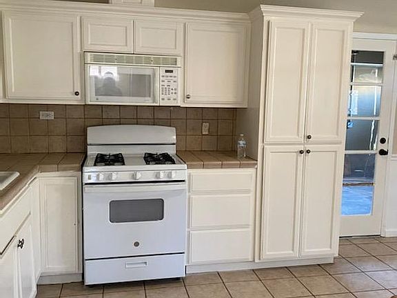 5th image of 1115 D St