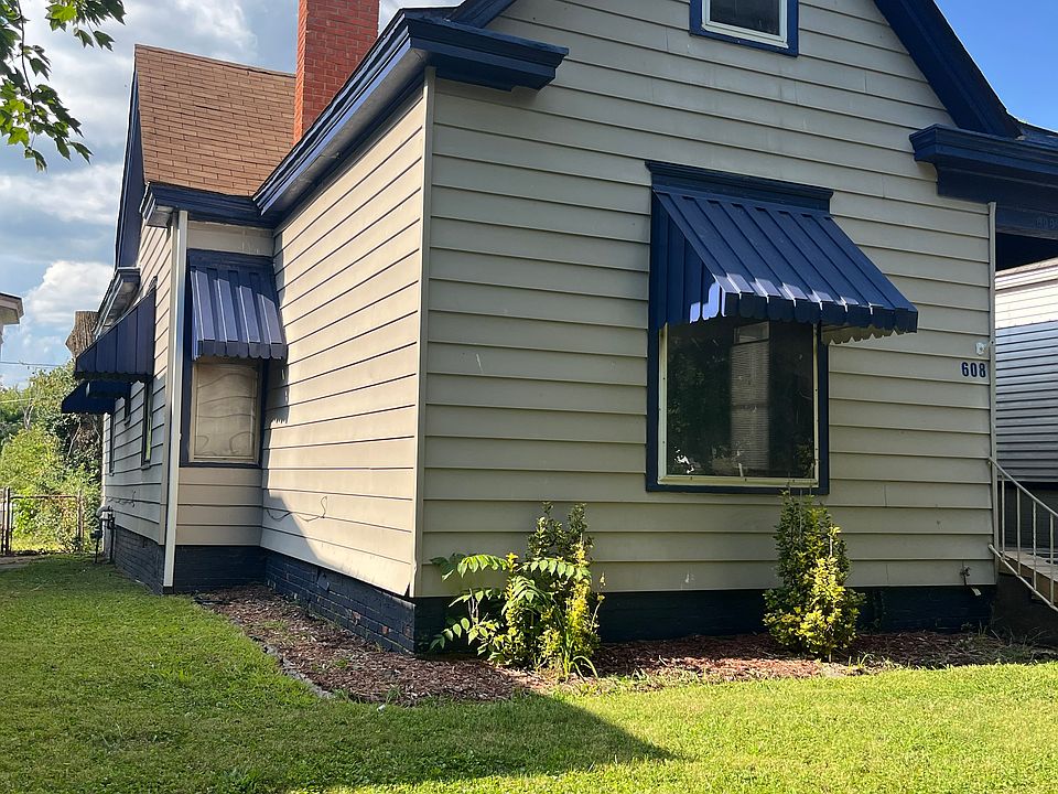 1st image of 608 W Spring St