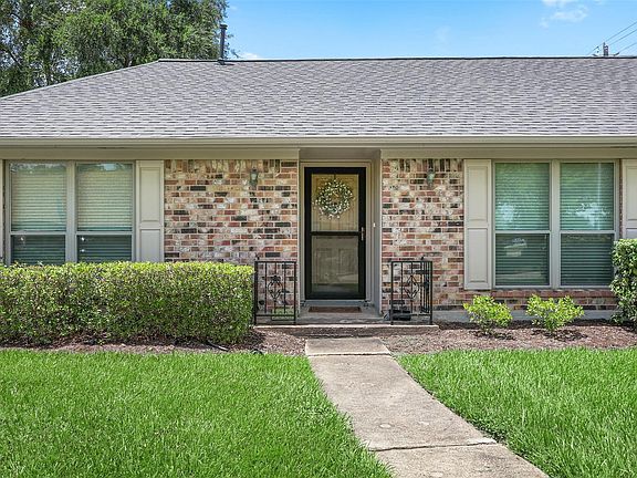 5th image of 3002 Village Ln
