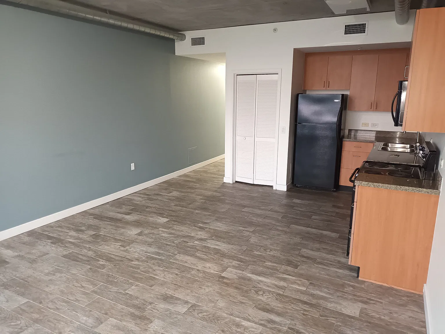 Studio, 472 sqft, $1,950 — Photo 3