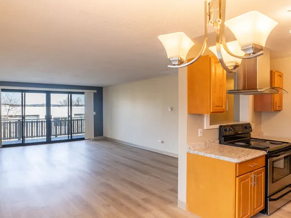 89th Building, 2015 NE 89th St APT 305, Seattle, WA 98115