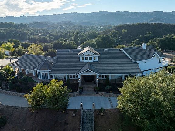 2nd image of 40075 Avenida La Cresta