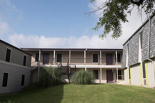 2nd image of 1718 Woodward St APT 203