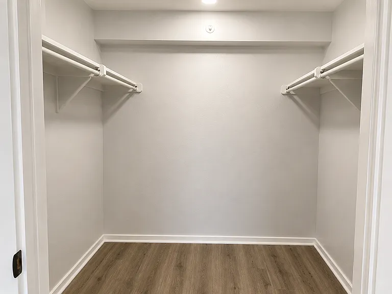 Ambassador House Apartments — Photo 38