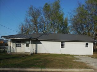 106 S B St, Davis, OK 73030