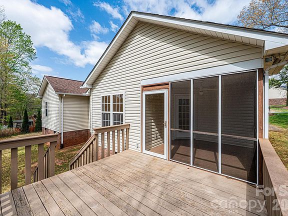 4th image of 3410 Overbrook Dr