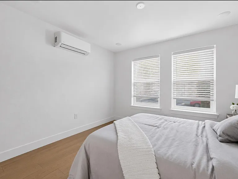 2710 T St #1 — Photo 26