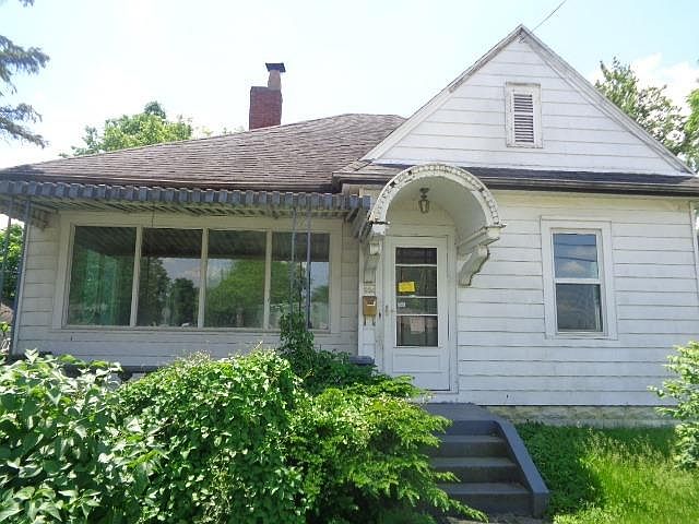 1st image of 934 W Main St