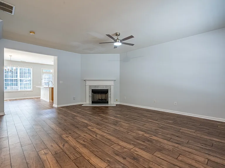 140 Galecrest Dr — Photo 3