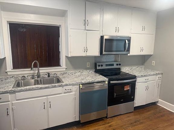 5th image of 1002 Camellia Dr