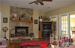 3rd image of 511 SE Squire Court