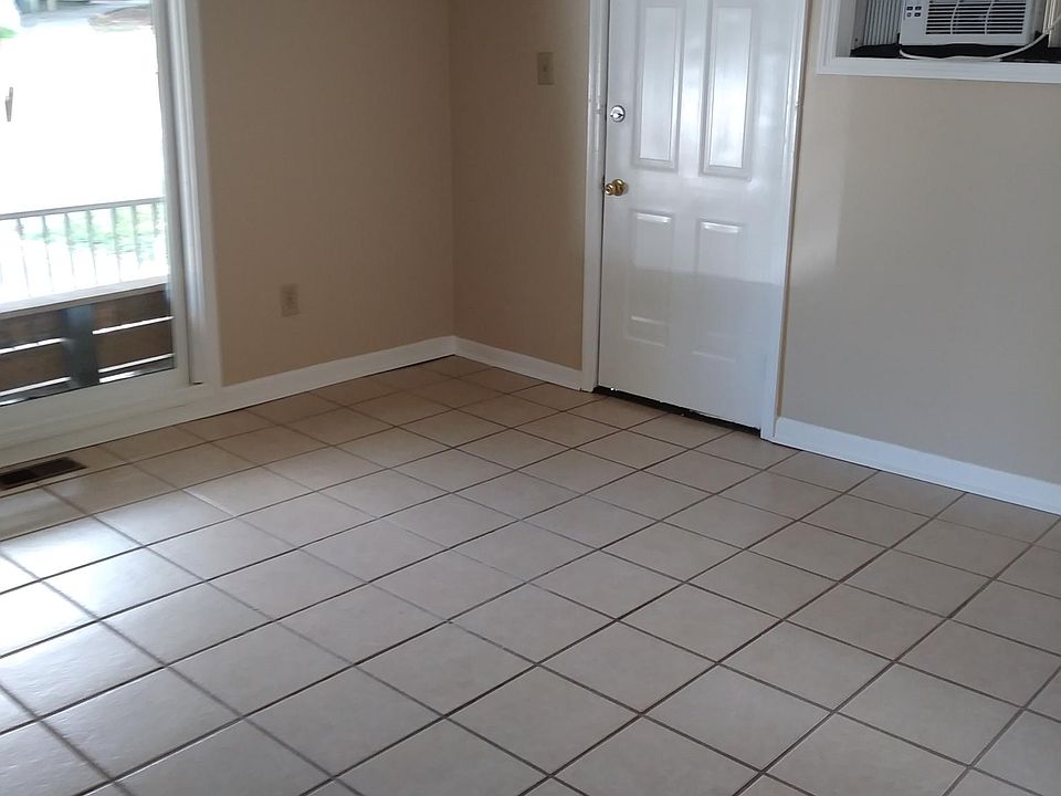 Bedroom with another entrance