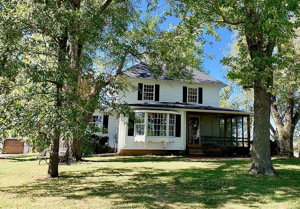 Front with screened in porch