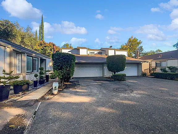 2nd image of 7541 Latour Ln #2