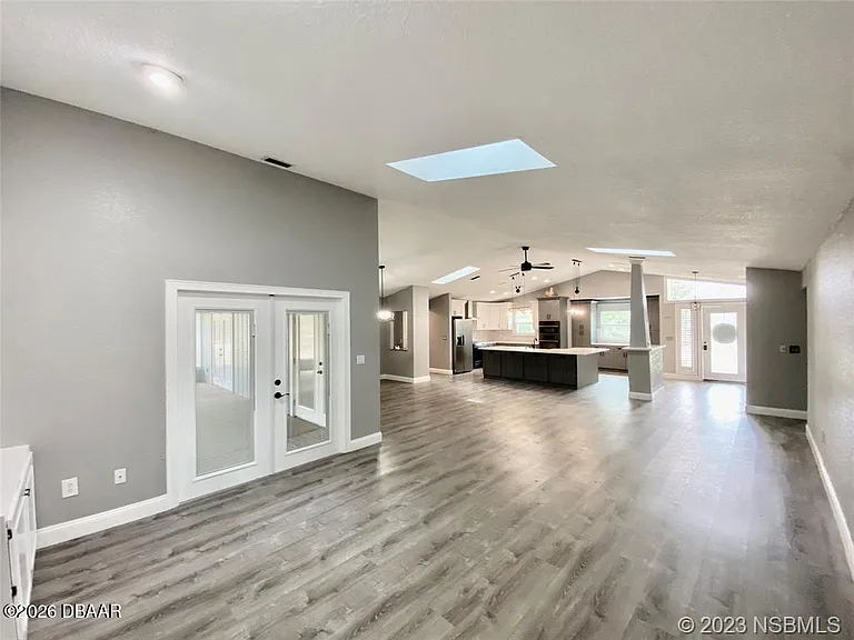 1031 Club House Blvd — Photo 11