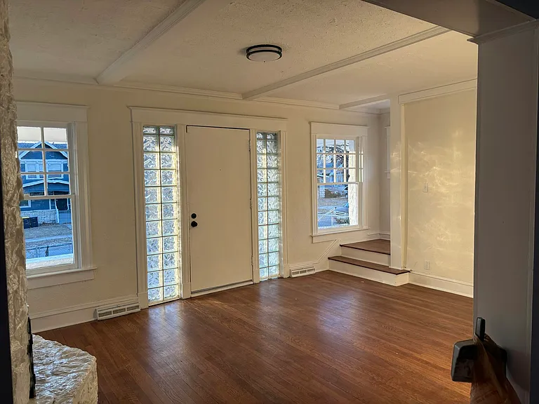 4119 S Benton Ave — Photo 2