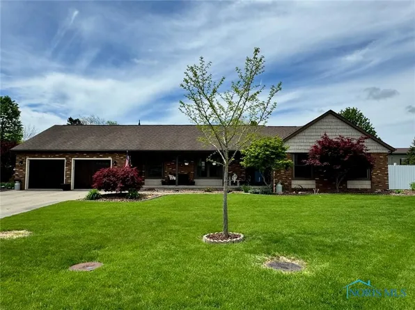 1102 Crestview Ave, Bryan, OH 43506
