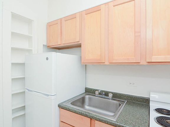 3rd image of 536 W Arlington Pl APT 302