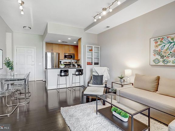 4th image of 1111 Oronoco St Unit 532
